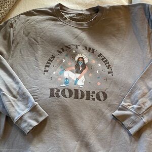 Living Fully Gray “Ain’t my first rodeo”Graphic Sweatshirt size 2xl